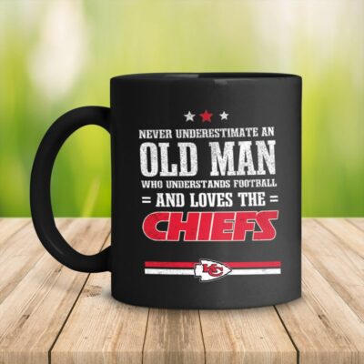 Never Underestimate An Old Man Who Loves The Chiefs Ceramic Mug right side